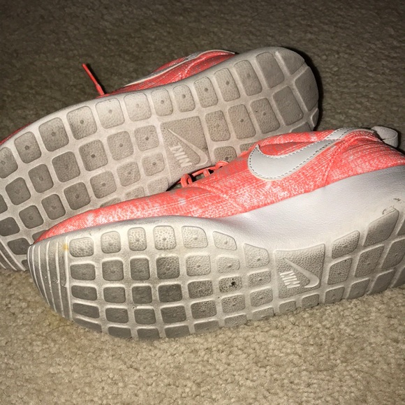 Nike Roche - Picture 3 of 3